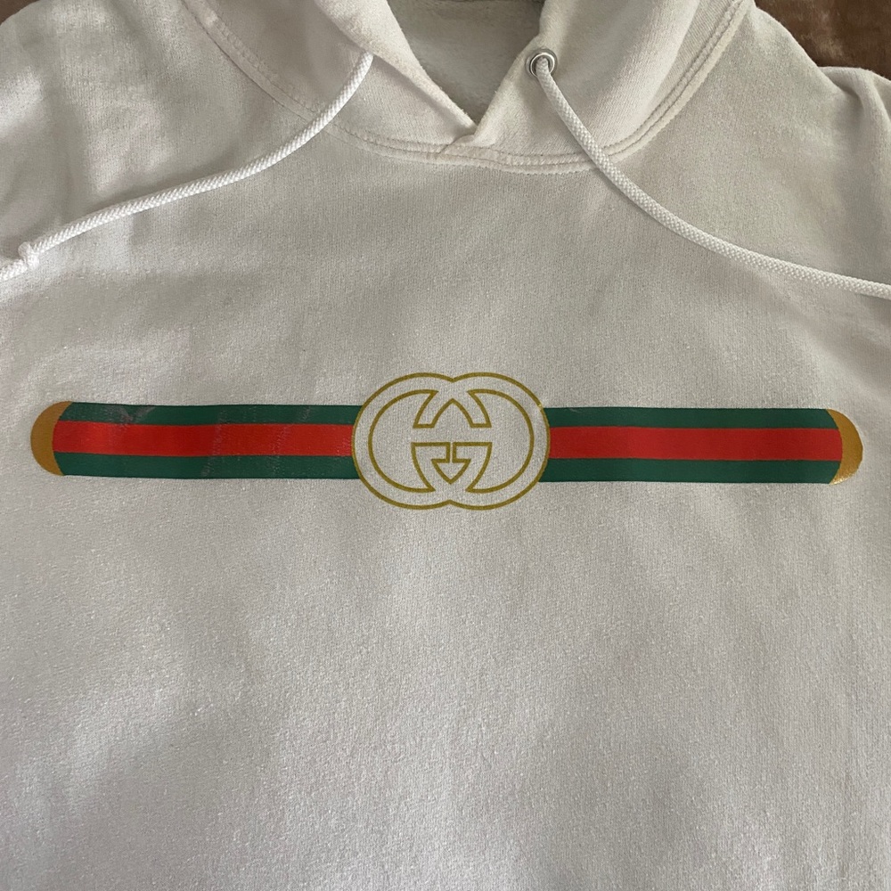 Fake Gucci sweatshirt! Subtle logo on a white sweatshirt, gently used.